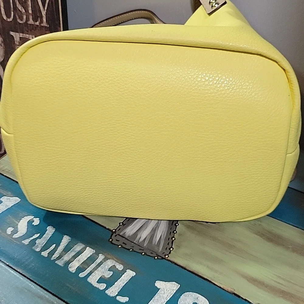 Charming Charlie Vibrant Yellow Tote Bag - Picture 4 of 4